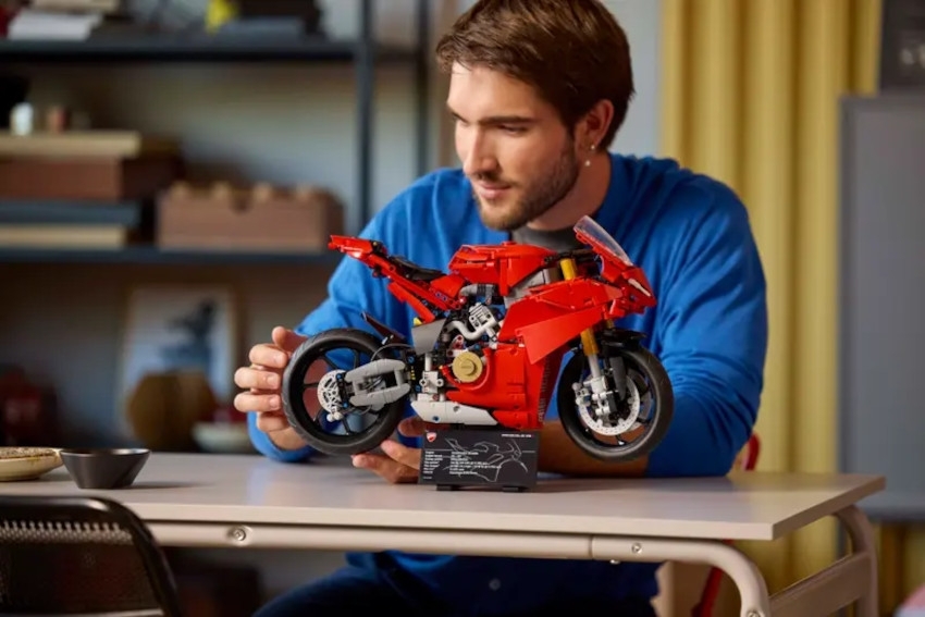 LEGO Technic Ducati Panigale V4 S Motorrad 42202