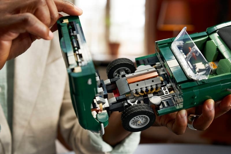 LEGO Icons Jaguar E-Type 11381