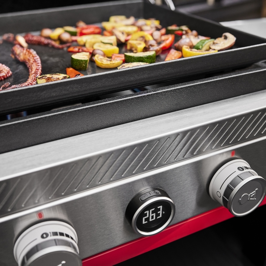 WEBER Slate GPD 76cm Premium Plancha - Black