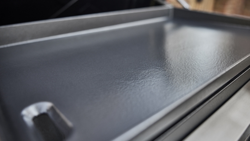 WEBER Slate GPD 76cm Premium Plancha - Black