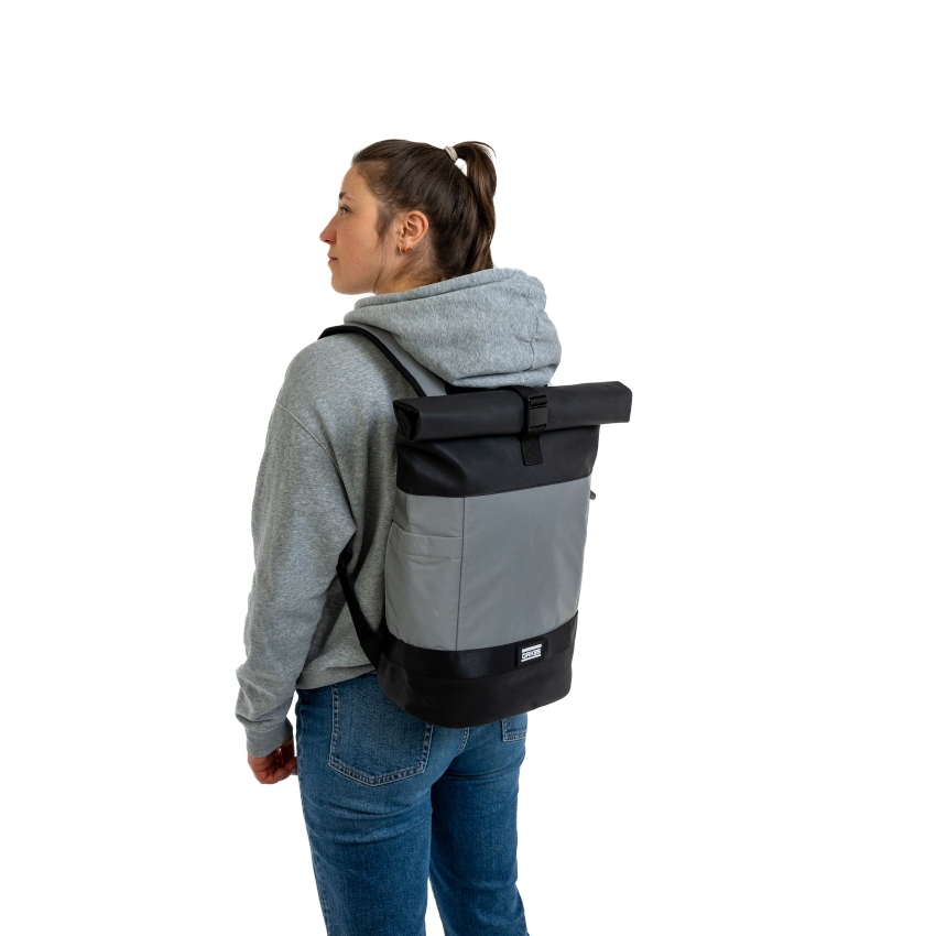 OAK25 Commute Rolltop M - black